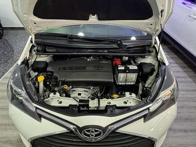 Usado Toyota Yaris Active 99 CV (72 kW) 2016 Blanco Utilitario