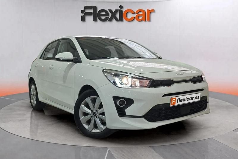 Blanco Usado 2021 Kia Rio Berlina | 12.890 € (Precio justo) - Imagen 1/4