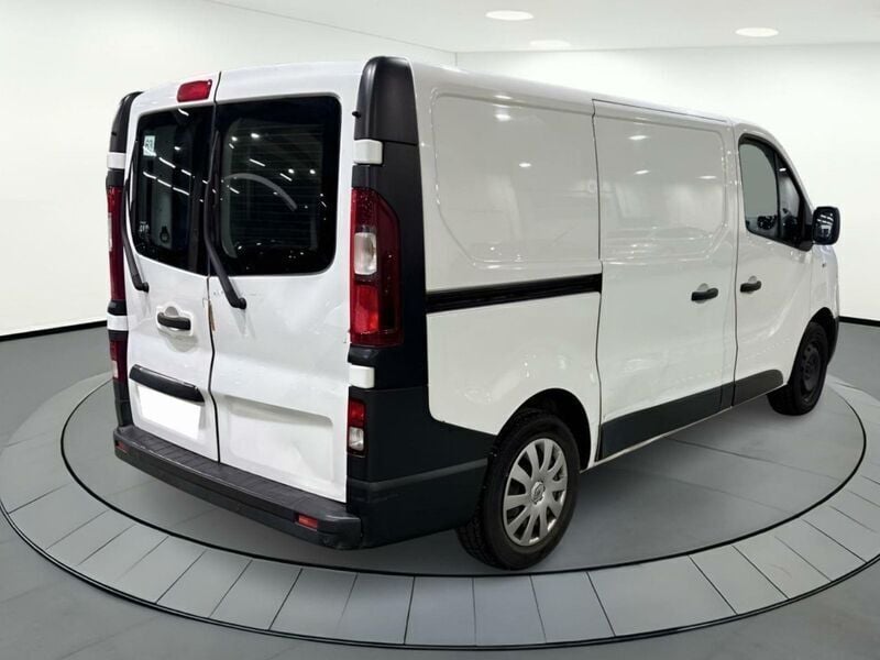 Usado Renault Trafic 95 CV (69 kW) 2018 Blanco Monovolumen