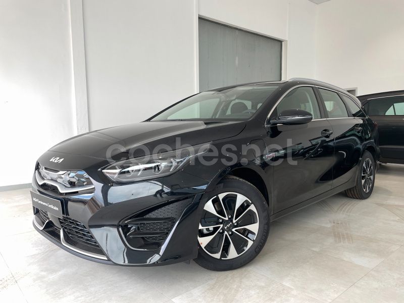 Negro Nuevo 2025 Kia Ceed Familiar | 30.500 € (Un poco caro) - Imagen 1/4