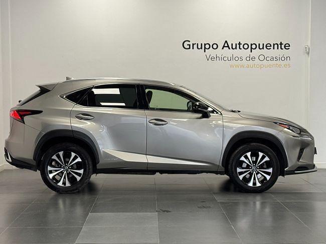 Usado Lexus NX300h 197 CV (144 kW) 2021 Gris / plata SUV