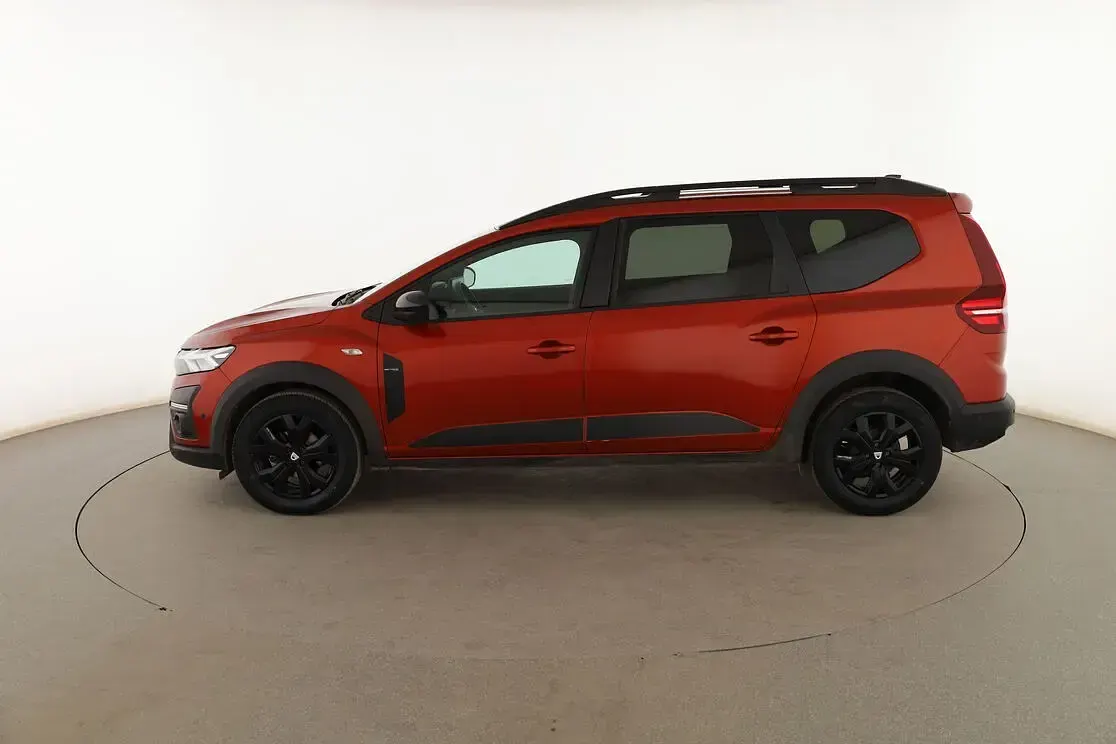 Usado Dacia Jogger Extreme 110 CV (80 kW) 2022 Marrón Monovolumen