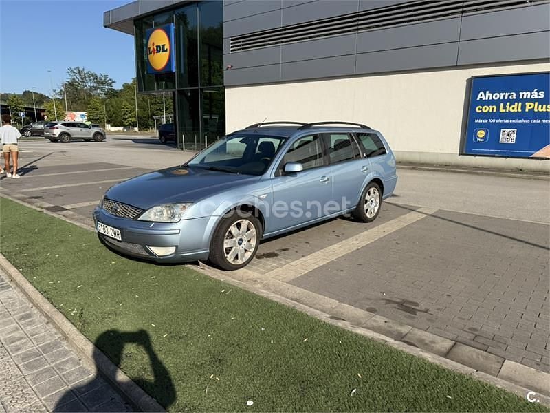 Usado Ford Mondeo Ghia 130 CV (95 kW) 2005 Azul Familiar