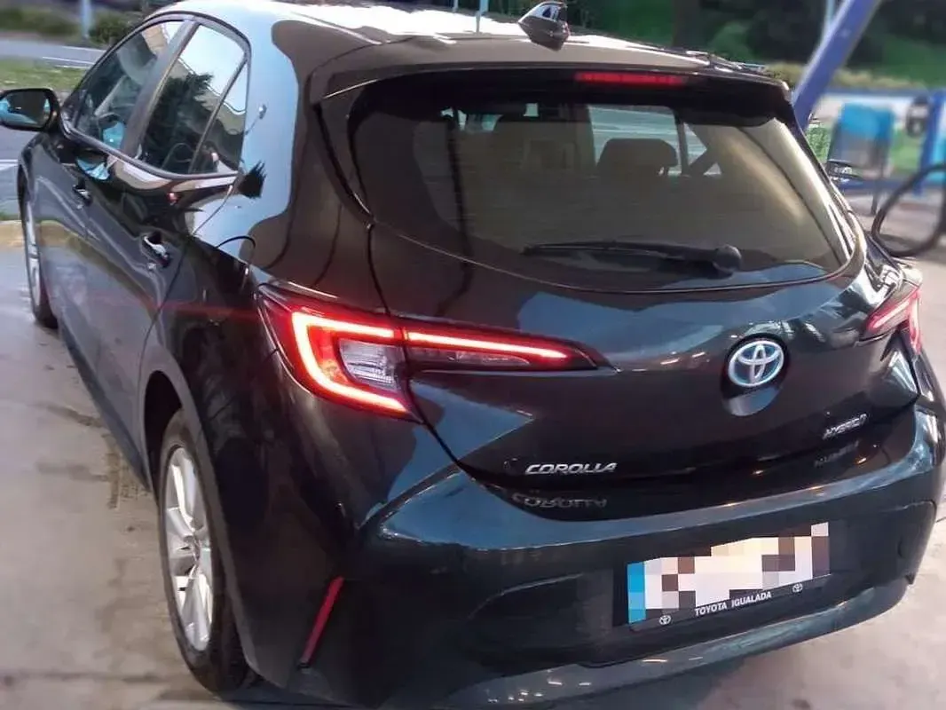 Usado Toyota Corolla Active 140 CV (102 kW) 2023 Negro SUV