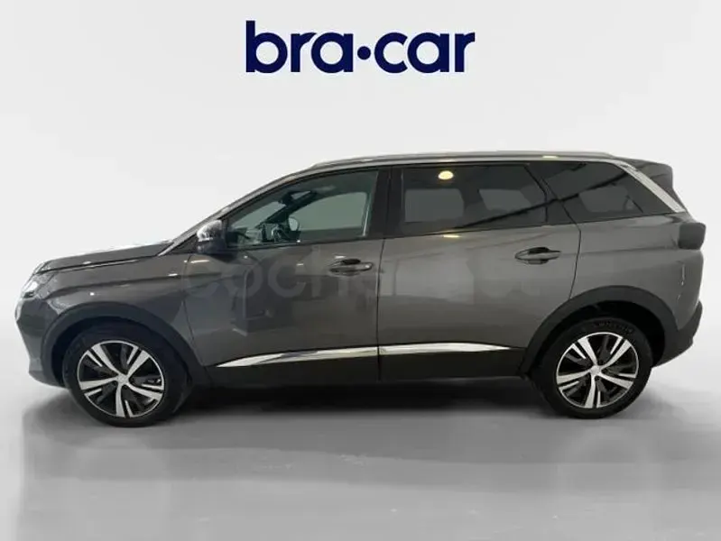 Usado Peugeot 5008 Allure 130 CV (95 kW) 2023 Gris / plata SUV