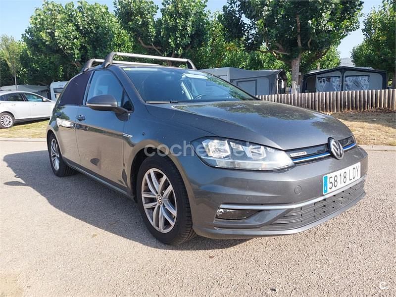 Usado VW Golf VIII Advance 130 CV (95 kW) 2020 Gris / plata Berlina