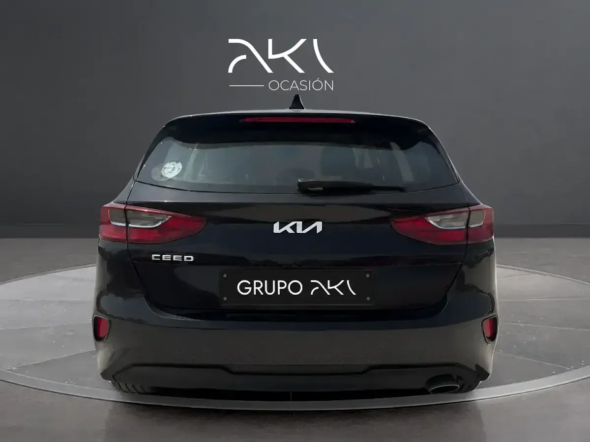 Usado Kia Ceed 100 CV (73 kW) 2025 Negro Utilitario