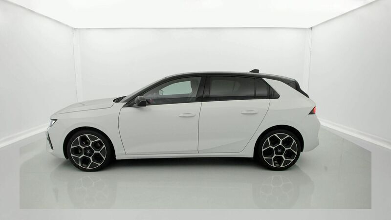 Usado Opel Astra 130 CV (95 kW) 2023 Artkis white Utilitario