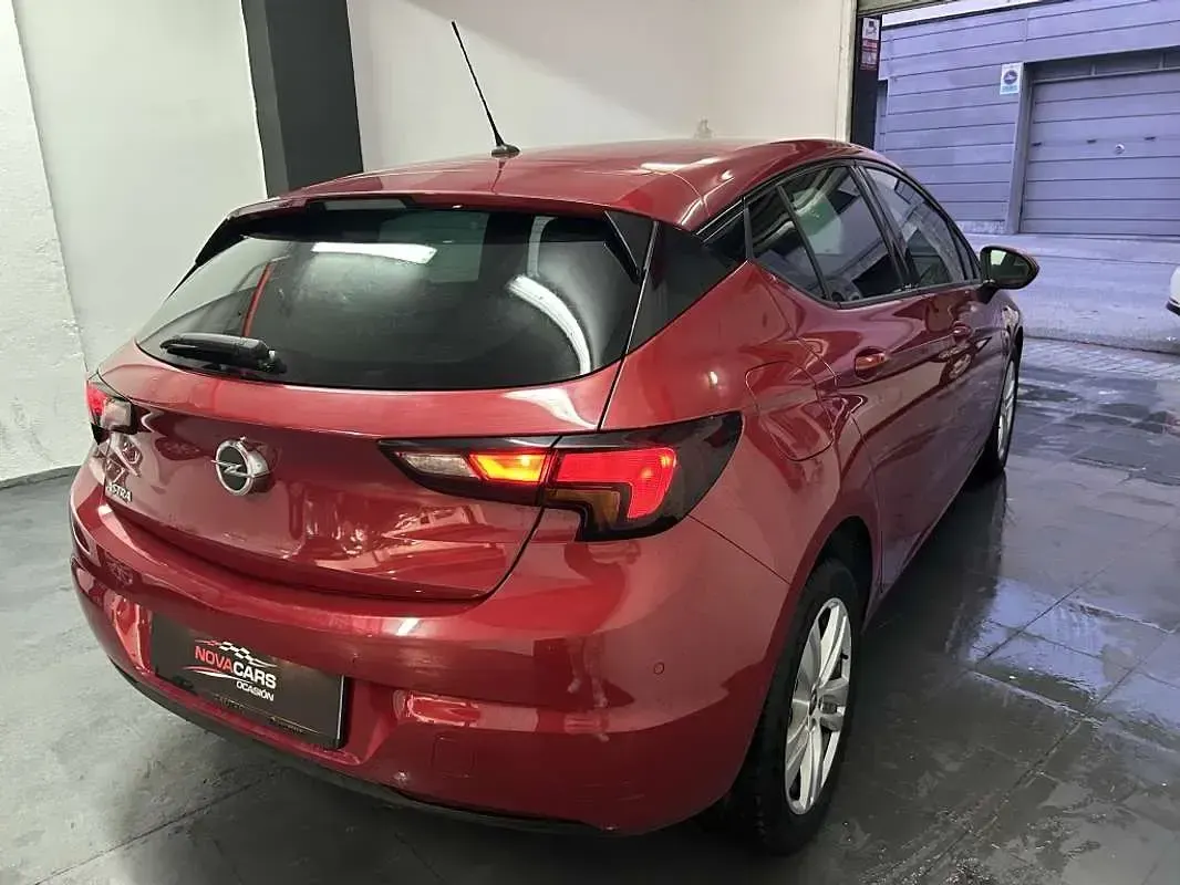 Usado Opel Astra GS Line 122 CV (89 kW) 2020 Rojo Utilitario