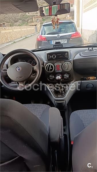 Usado Fiat Doblò Dynamic 105 CV (77 kW) 2009 Rojo Monovolumen