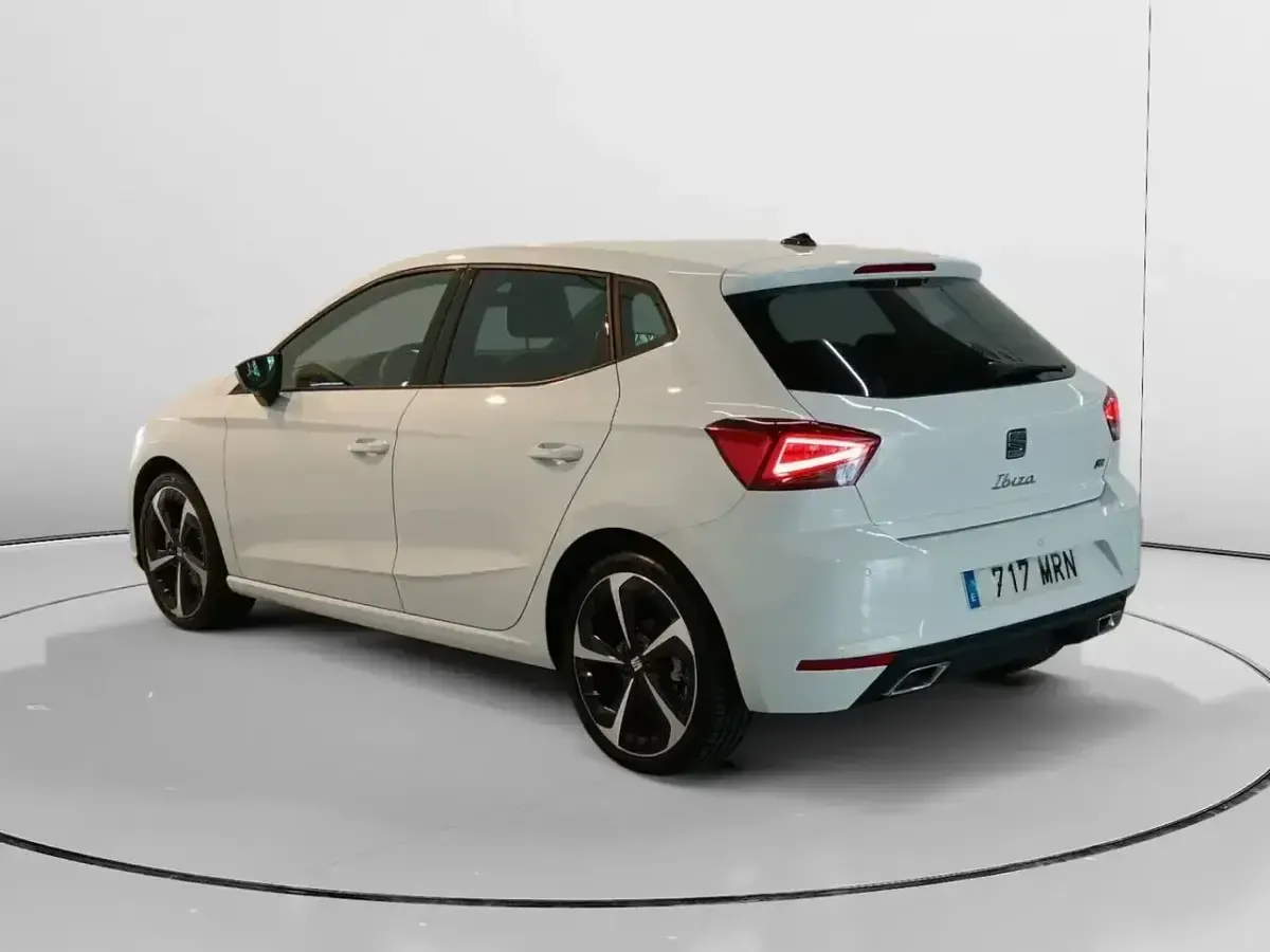 Usado Seat Ibiza FR 150 CV (110 kW) 2024 Blanco Utilitario