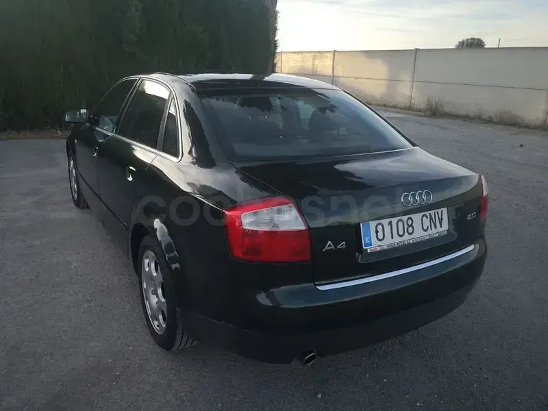 Usado Audi A4 130 CV (95 kW) 2004 Verde Berlina