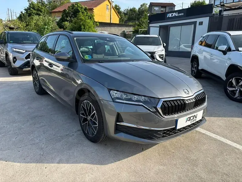 Nuevo Skoda Octavia 150 CV (110 kW) 2026 Gris / plata Familiar