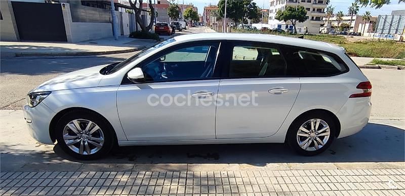 Usado Peugeot 308 SW Active 120 CV (88 kW) 2015 Blanco Familiar