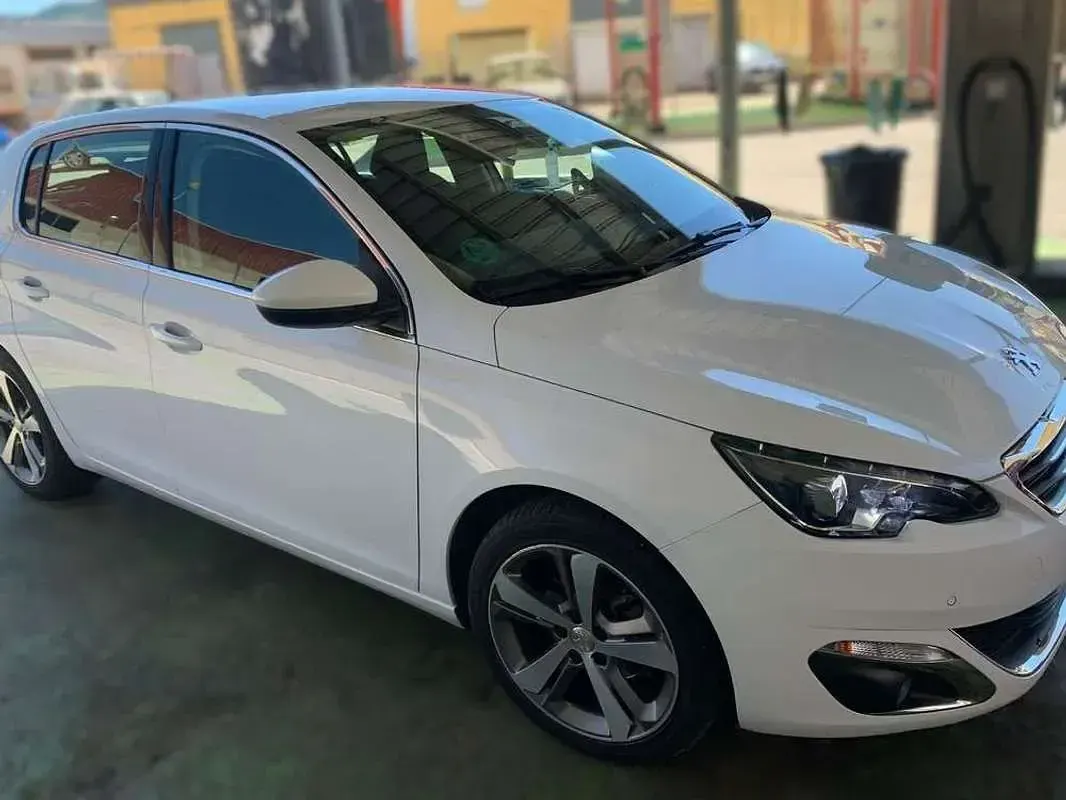 Usado Peugeot 308 Allure 131 CV (96 kW) 2016 Blanco Utilitario