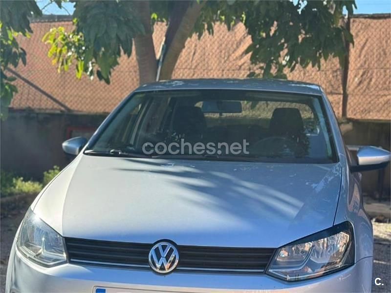 Usado VW Polo Advance 90 CV (66 kW) 2014 Gris / plata Berlina
