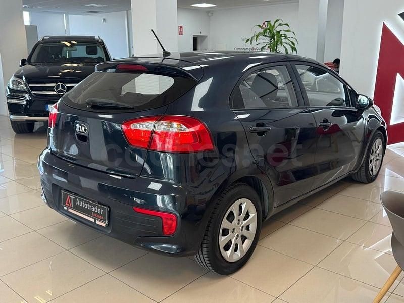 Usado Kia Rio 84 CV (61 kW) 2016 Negro Utilitario