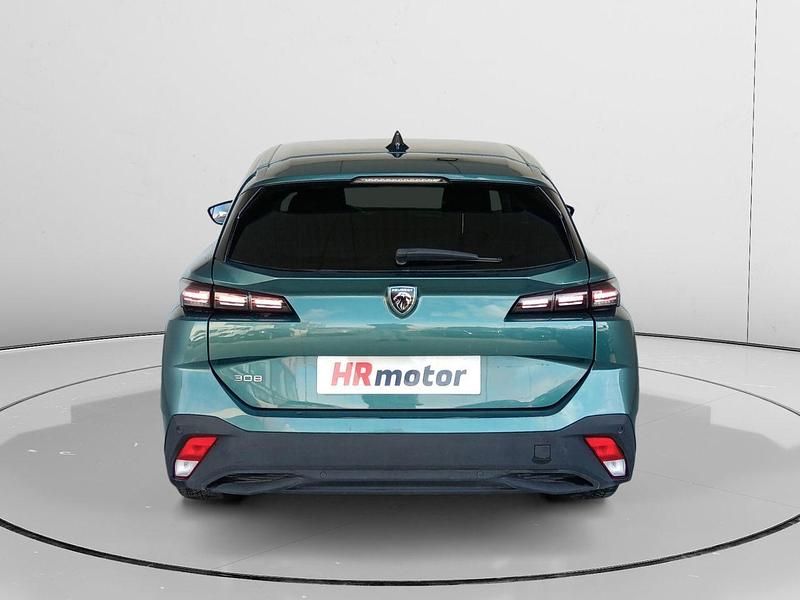 Usado Peugeot 308 Active 110 CV (80 kW) 2022 Verde Familiar
