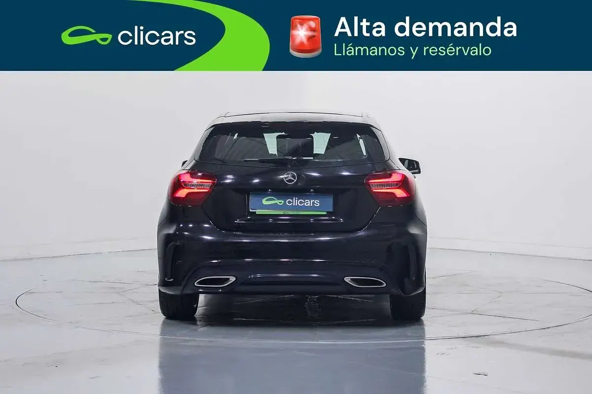 Usado Mercedes A180 109 CV (80 kW) 2017 Negro Utilitario