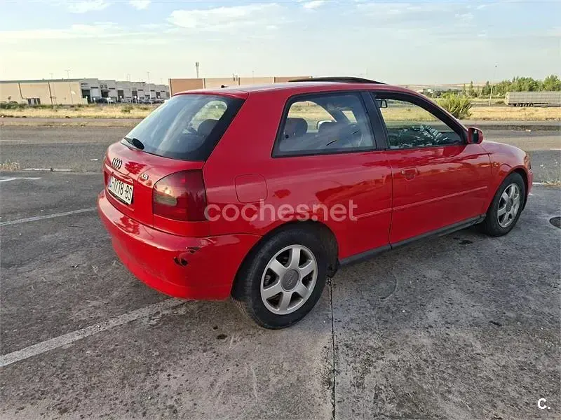 Usado Audi A3 Ambiente 125 CV (91 kW) 1996 Rojo Utilitario