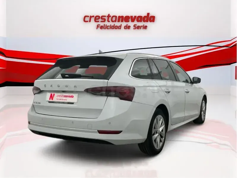 Usado Skoda Octavia Sport 150 CV (110 kW) 2022 Blanco Familiar