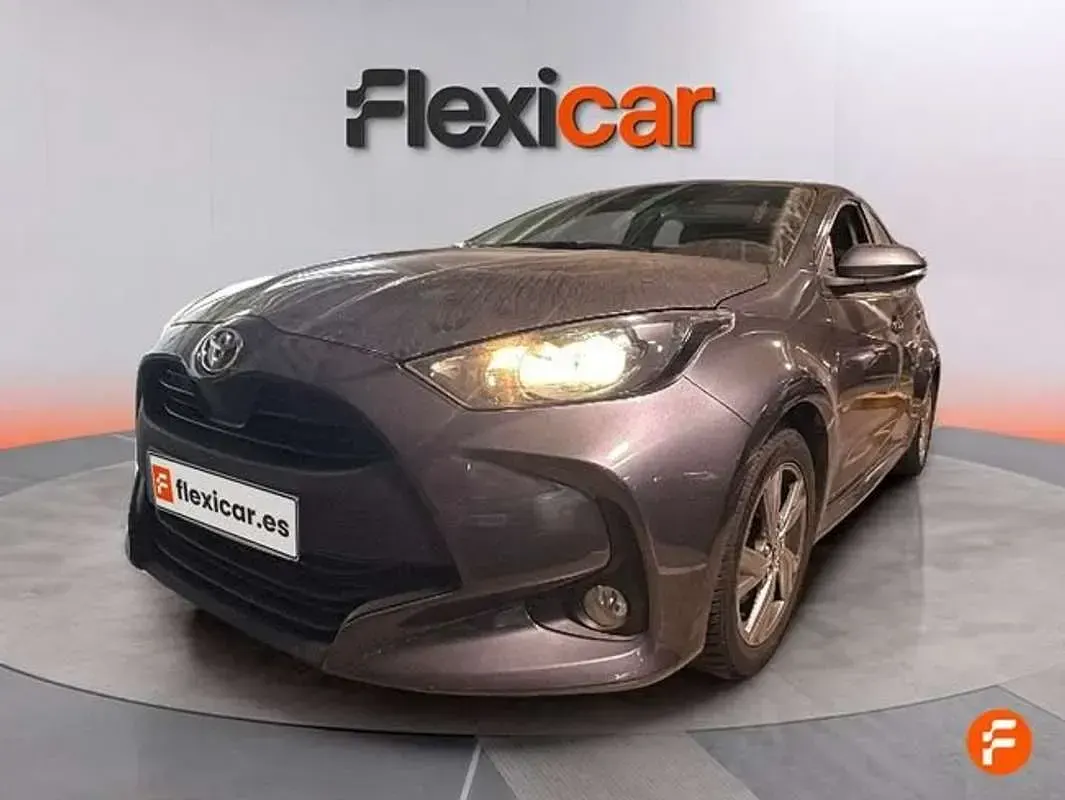 Usado Toyota Yaris Active 116 CV (85 kW) 2025 Blanco Utilitario