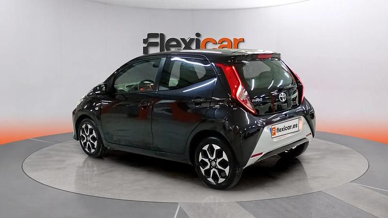 Usado Toyota Aygo X-play 72 CV (52 kW) 2021 Negro Utilitario
