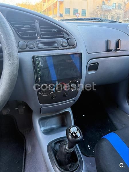 Usado Ford Fiesta Studio 75 CV (55 kW) 1998 Gris / plata Utilitario