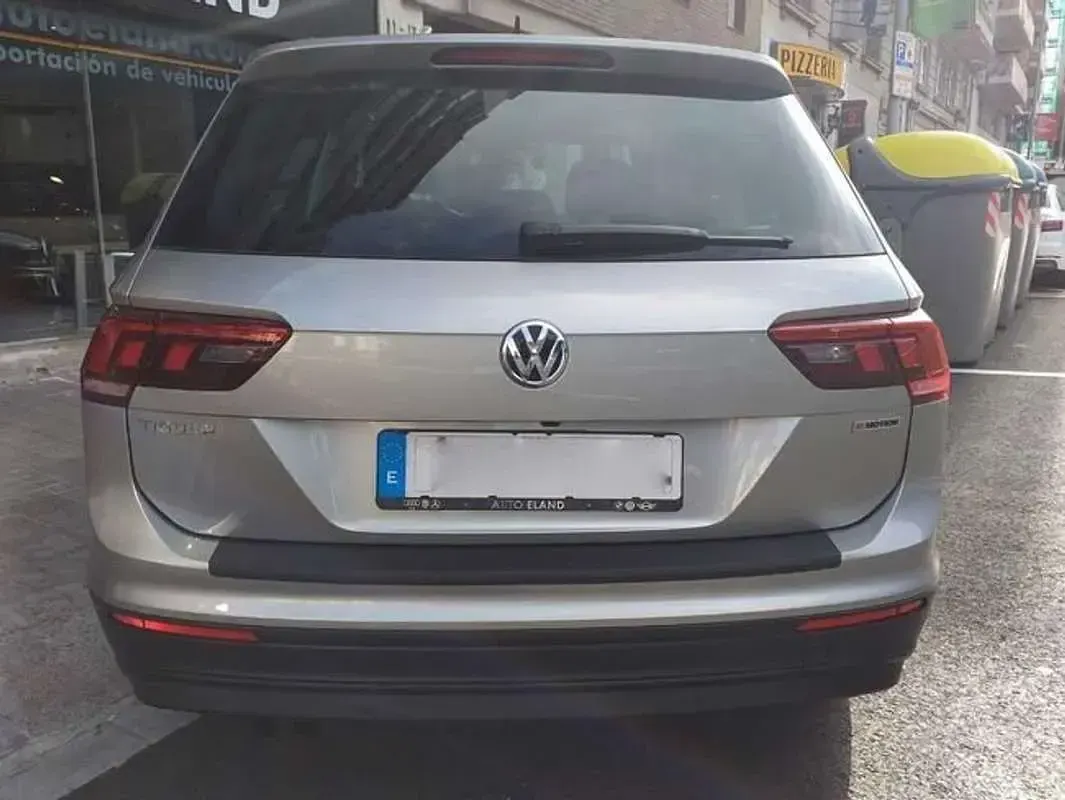 Usado VW Tiguan Comfortline 150 CV (110 kW) 2018 Plateado SUV