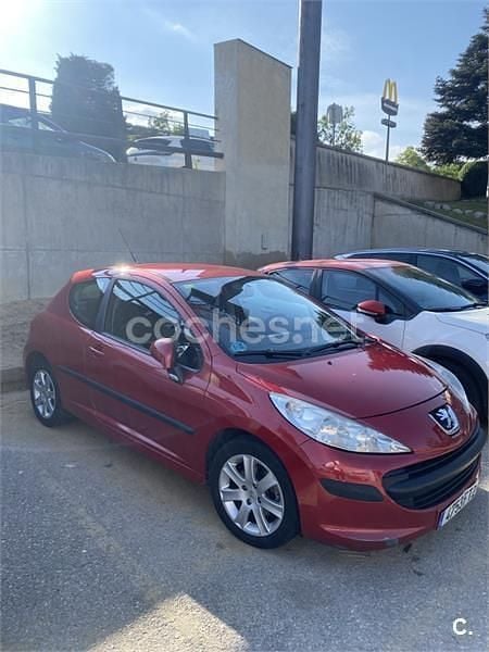 Granate Usado 2007 Peugeot 207 Berlina | 3499 € (Precio justo) - Imagen 1/4