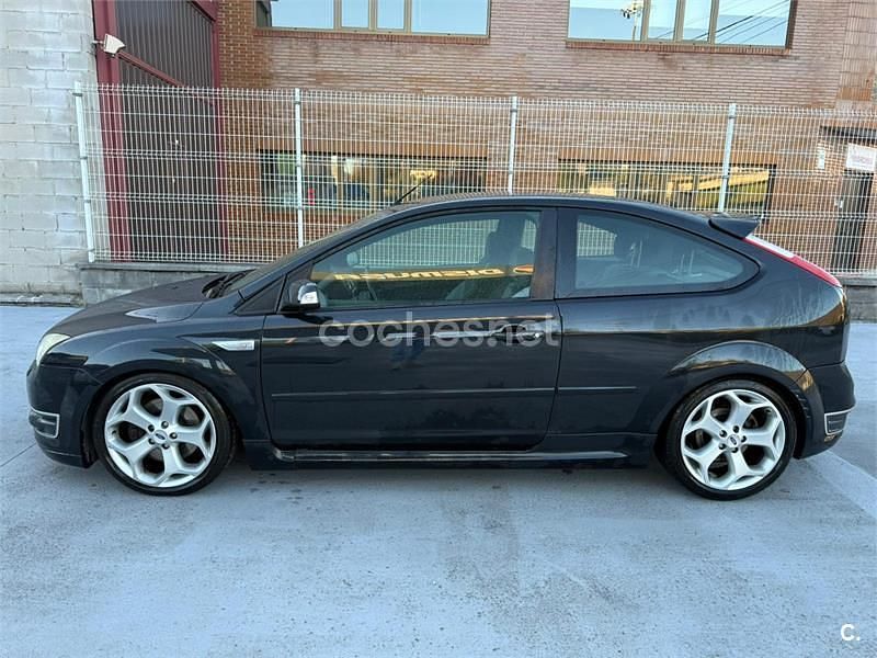 Używany Ford Focus ST 225 KM (165 kW) 2008 Czarny Sedan/Limuzyna