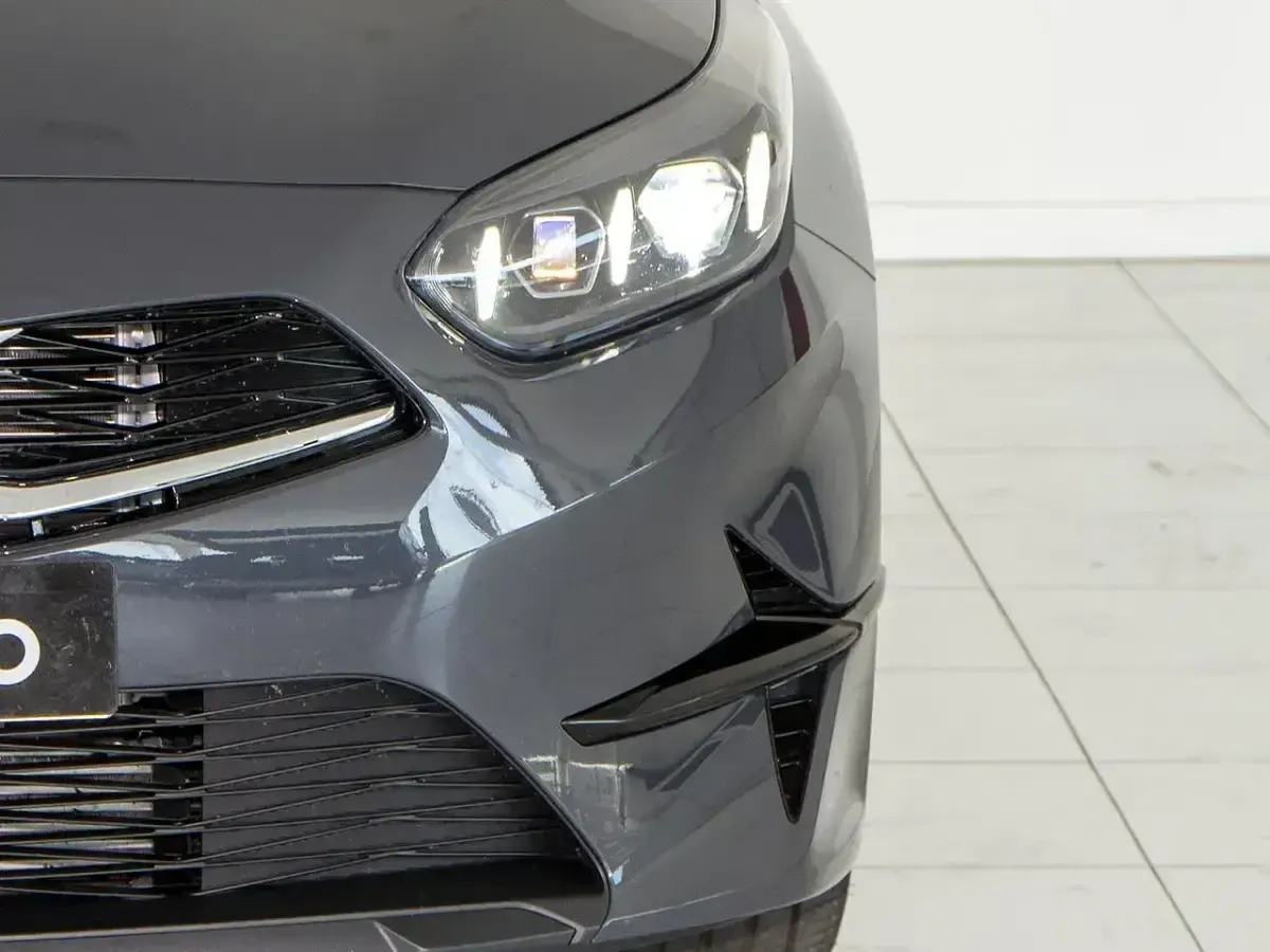 Usado Kia Ceed Style 100 CV (73 kW) 2024 Oscuro Utilitario