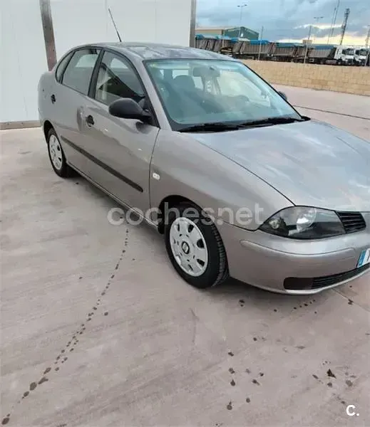 Usado Seat Cordoba Stella 68 CV (50 kW) 2003 Beige Berlina