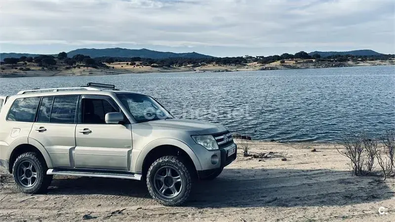 Usado Mitsubishi Montero 250 CV (183 kW) 2009 Gris / plata SUV