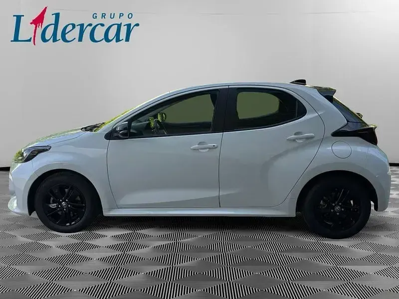 Usado Toyota Yaris Hybrid Business Edition 116 CV (85 kW) 2023 Blanco Berlina