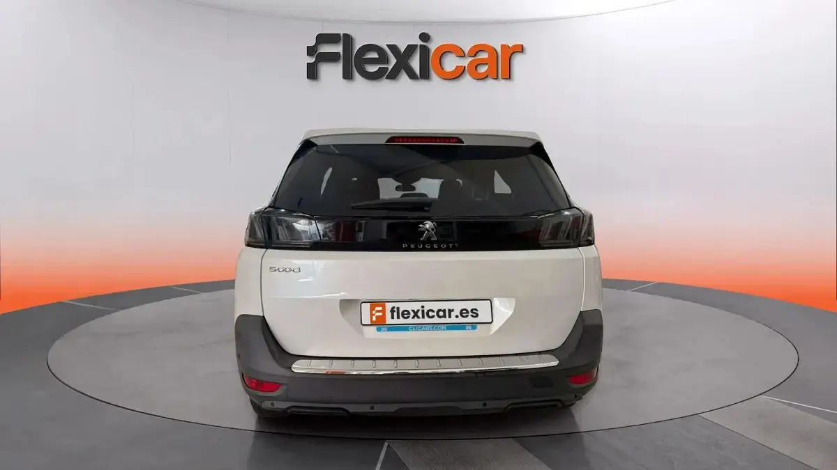 Usado Peugeot 5008 Allure 131 CV (96 kW) 2021 Blanco SUV
