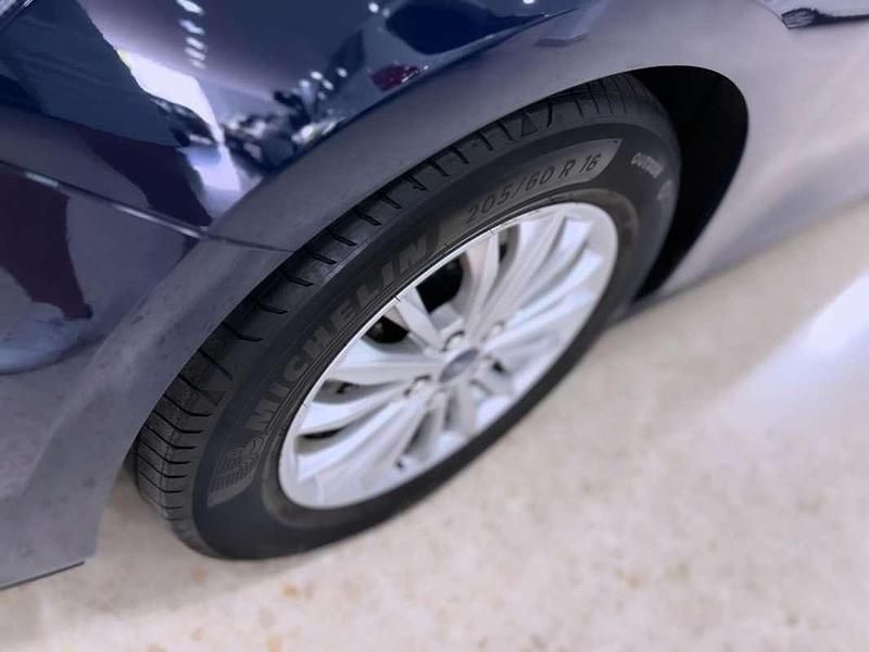 Usado Ford Focus Titanium 120 CV (88 kW) 2020 Azul Familiar