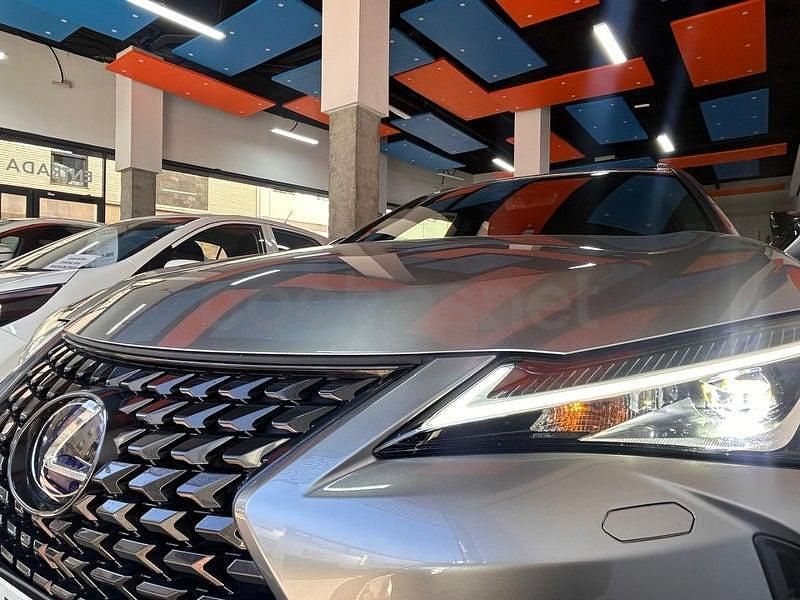 Usado Lexus UX Executive Line 184 CV (135 kW) 2019 Beige SUV