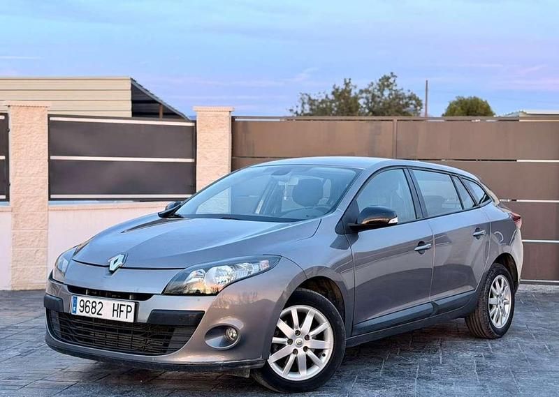 Gris Usado 2011 Renault Mégane GrandTour Dynamique Familiar | 4499 € (Precio justo) - Imagen 1/4