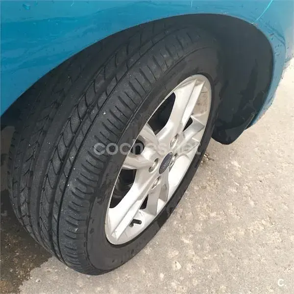 Usado Ford Fiesta 100 CV (73 kW) 2014 Azul Utilitario