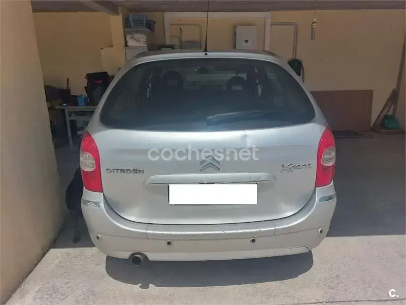 Usado Citroën Xsara Picasso Exclusive 92 CV (67 kW) 2011 Gris / plata Monovolumen