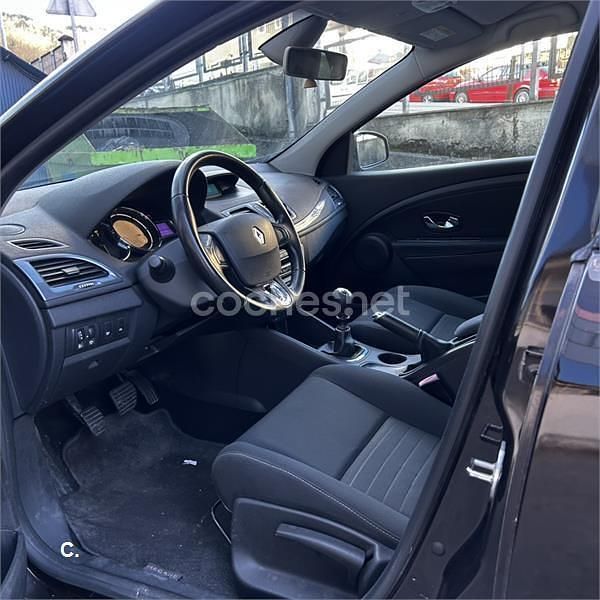 Usado Renault Mégane Expression 115 CV (84 kW) 2014 Negro Berlina