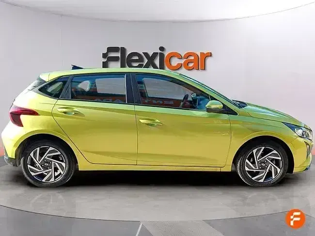 Usado Hyundai i20 100 CV (73 kW) 2024 Verde Utilitario