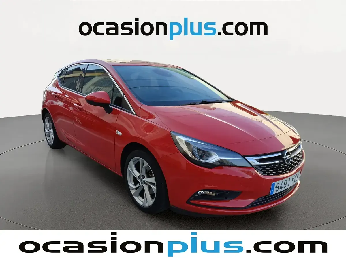 Usado Opel Astra Dynamic 125 CV (91 kW) 2017 Rojo Utilitario