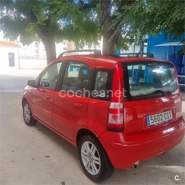Usado Fiat Panda Dynamic 60 CV (44 kW) 2004 Rojo Utilitario