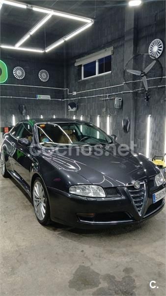 Negro Usado 2007 Alfa Romeo GT Distinctive Coupe | 11.500 € - Imagen 1/4