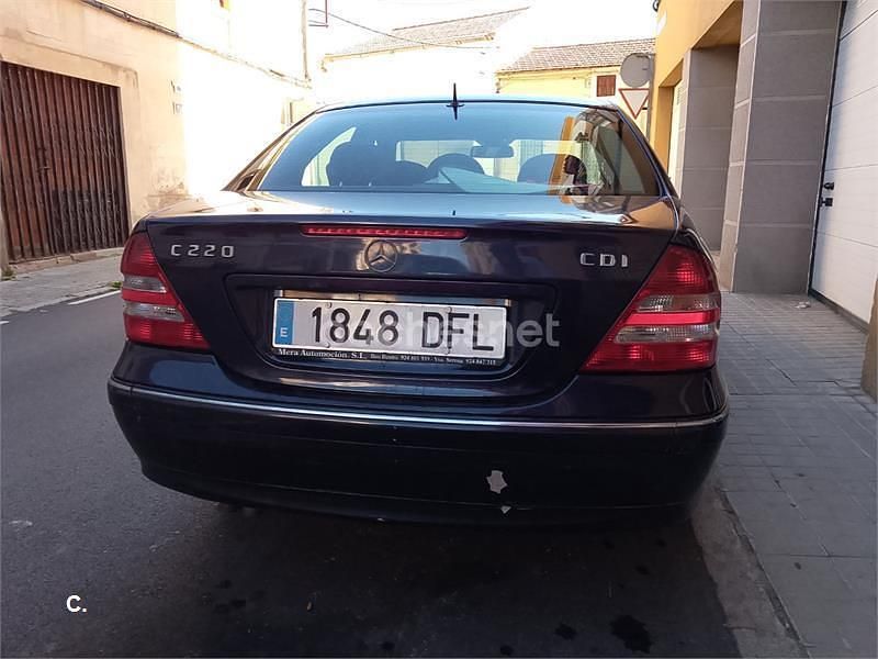 Usado Mercedes C220 Elegance 143 CV (105 kW) 2005 Azul Berlina