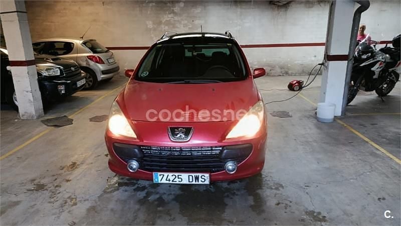 Usado Peugeot 307 110 CV (80 kW) 2007 Rojo Berlina