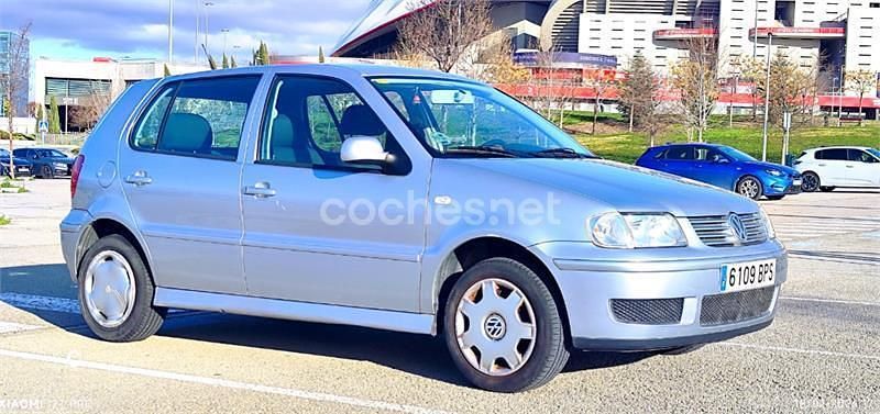 Usado VW Polo Trendline 75 CV (55 kW) 2001 Gris / plata Berlina