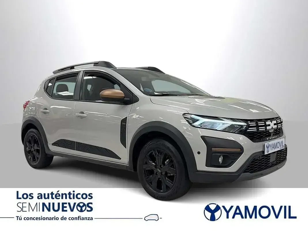 Usado Dacia Sandero Expression 101 CV (74 kW) 2023 Gris Utilitario